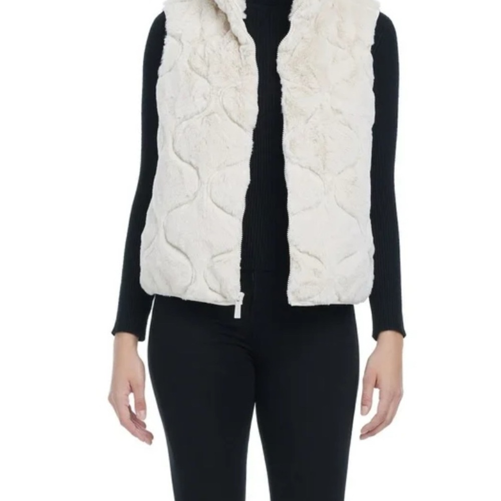 Modern Supply by Sanctuary cream Ivory quilted Faux Fur puffer Vest w/4 pockets.